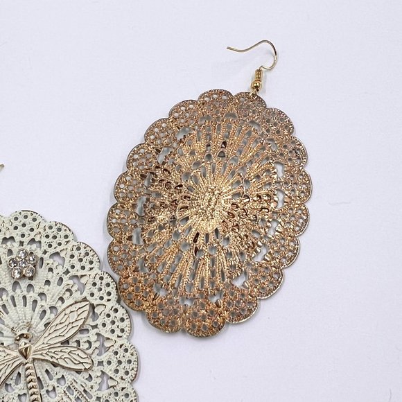 NWT - Charming Charlie - Oval Filigree Dragon Fly Gold Tone Fishhook Earrings - Picture 6 of 9